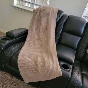 Rani Arabella Loro Piana Yarn Made In Italy 100% Cashmere Throw. 44" X 80"